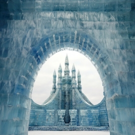 China levanta un monumental reino de fantasía con ladrillos de hielo