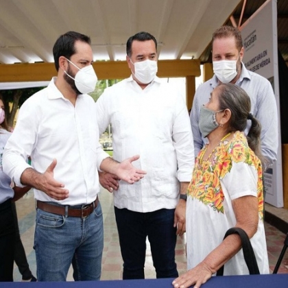 El Gobernador Mauricio Vila Dosal y el alcalde Renán Barrera Concha apoyan con alimentos a las familias de Mérida que más lo necesitan