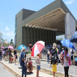 Vacunan a personas de 50 a 59 años de edad contra Covid en Playa del Carmen