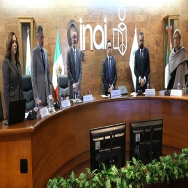 AMLO analiza desaparecer más de 100 organismos autónomos y presentar reforma constitucional