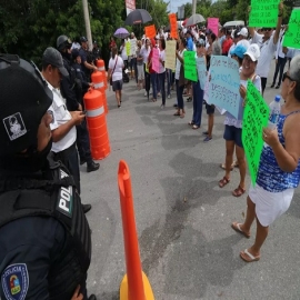 Taxistas de Cozumel presionan a Imoveqroo para dejar fuera a transportadoras