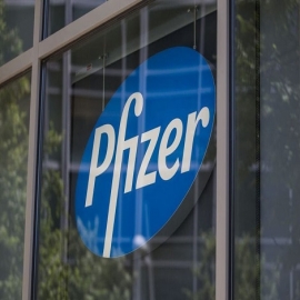 Las exigencias de Pfizer: Reservas bancarias, bases militares y edificios de embajadas como garantía para las vacunas COVID-19