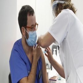 Dudas sobre la vacuna de Pfizer: la primera dosis protege un 33% y no lo que habían anunciado