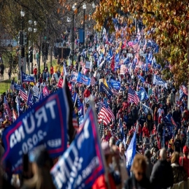 “NO SE PRESENTEN, ES UNA BANDERA FALSA”, dice grupo de seguidores de Trump que NIEGA LAS PROTESTAS ARMADAS de las capitales