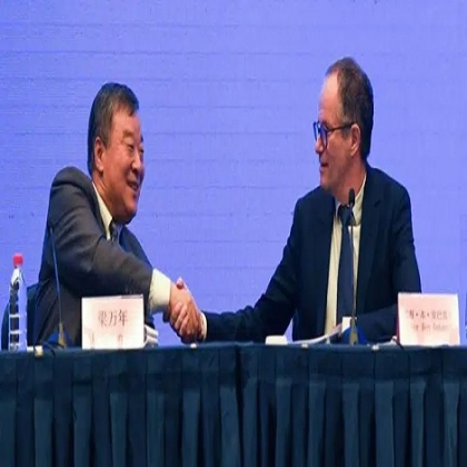 El jefe del equipo de investigación de la OMS admite que China ordenó qué escribir en el informe de los orígenes del COVID