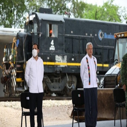 El Presidente Andrés Manuel López Obrador y el Gobernador Mauricio Vila Dosal dan el banderazo de inicio de la construcción del Tren Maya en Yucatán