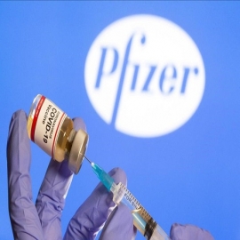 La vacuna de Pfizer podría ESTERILIZAR a las mujeres, afirma ex jefe de la compañía