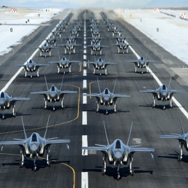 Registrate a nuestro Newsletter  EEUU 52 F-35 listos para la guerra: el ejercicio aéreo que muestra parte del poderío militar absoluto de los Estados Unidos