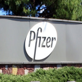 Políticos de EE UU piden a Pfizer que aclare si está mutando el virus de la covid para crear nuevas vacunas